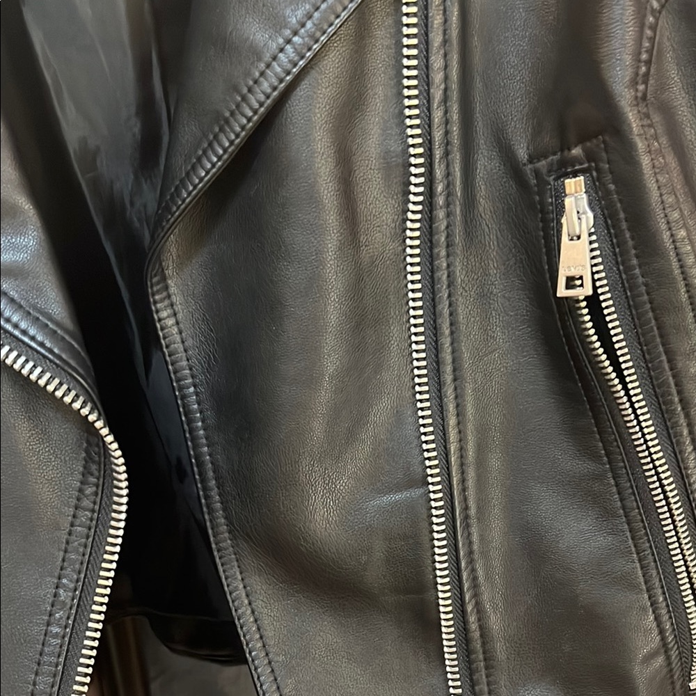 Levi's Classic Black Leather Jacket - Picture 6 of 6